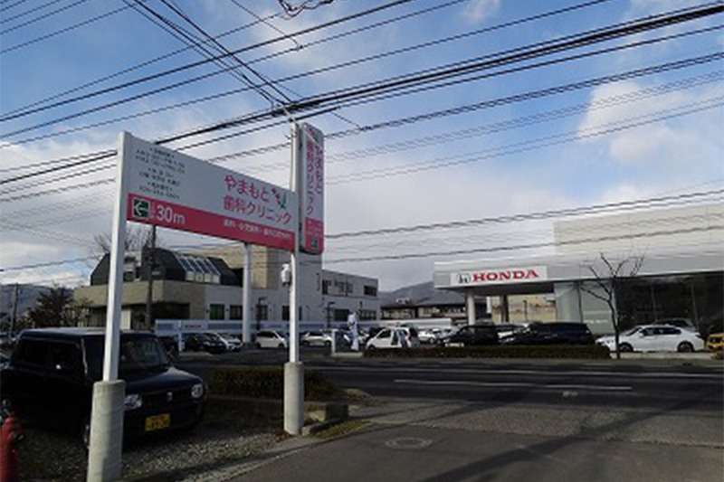 国道18号線をアップルラインから長野市街地に向かうとピンクの看板が見えてきます